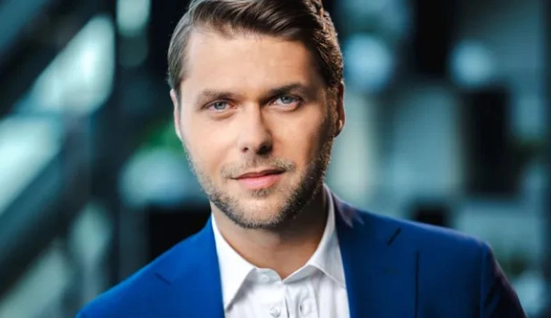 Алек "Ергенът" прибрал тлъст хонорар