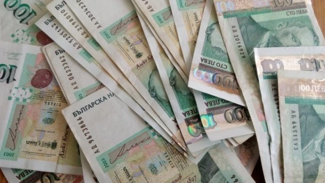 Българите, които държат пари под "дюшека", може да имат проблеми, aко бързо не ги обменят в евро