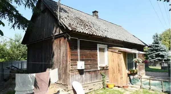 Майка на 5 деца живеела в барака без условия. След ремонт те не познали дома си /снимки/ |