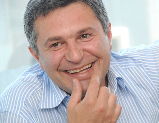 Милен Цветков забравен от жените си (Снимки)