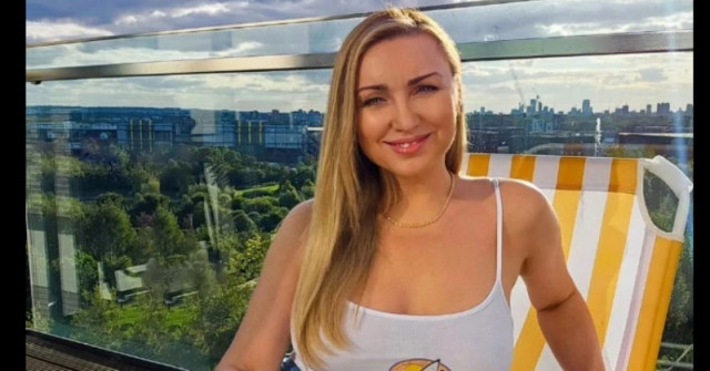 Галя от Каризма събра погледите на плажа по бански - вижте колко се е вталила (СНИМКИ)