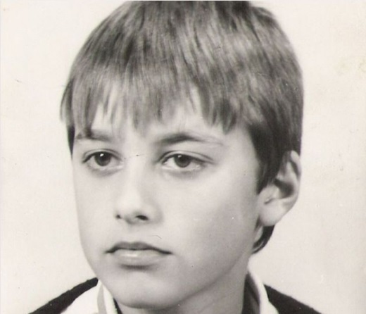 Хайде на бас, че няма да го познаете! Той е сексимвол на българското кино, но тук е неузнаваем! (СНИМКА)