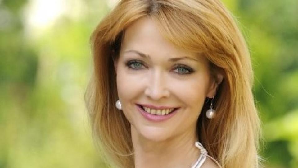 Росица Кирилова не остарява! И на 55 привлича мъжките погледи (СНИМКИ)