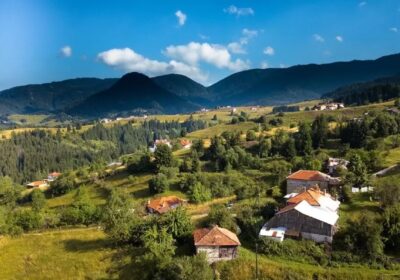 Селото, което пази къщата на първата жена летец в България -