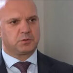 Главният секретар на МВР Димитър Кангалджиев ще бъде освободен от поста си. Това стана ясно от прессъобщение на Министерски съвет. На негово място ще бъде назначен Явор Серафимов.

Кангалджиев се смяташе за приближен до бившия вътрешен министър Калин Стоянов. Смяната на главния секретар на МВР е по заповед на новия вътрешен министър Атанас Илков и е съгласувана със служебния премиер Димитър Главчев, уточниха от Министерски съвет.

До този момент Явор Серафимов е бил директор на Главната дирекция „Борба с организираната престъпност", а преди това е бил е заместник-директор в същата дирекция. Той е постъпил в системата на МВР през 1999 г. като разузнавач в направление "Икономика" при ДНСБОП – МВР. От 2006 до 2013 г. е заемал последователно длъжностите разузнавач в сектор "Пране на пари" и сектор "Изпиране на пари" към ГДБОП. От 2013 г. до 2015 г. е заемал ръководна длъжност началник сектор "Противодействие на престъпления свързани с финансовата система" към отдел „Противодействие на престъпления във финансово-кредитната система" при ГДНП – МВР. От 2015 г. до 2022 г. е началник на сектор "Изпиране на пари и измами с фондове на ЕС" към отдел 04 „Корупция и изпиране на пари" при ГДБОП - МВР. През кариерното си развитие многократно е награждаван с обявяване на благодарност, и парични награди от името на Директорите на НСБОП, НСП, ГДКП и министъра на вътрешните работи, като през 2022 г. е награден с "Почетен знак на МВР" III степен, а през 2023 г. с "Почетен знак на МВР" II степен от министъра на вътрешните работи.

По предложение на вътрешния министър Атанас Илков и със заповед на премиера Димитър Главчев на длъжността заместник-министър на вътрешните работи е назначен Любомир Йосифов. Йосифов притежава образователна степен магистър специалност „Противодействие на престъпността и охрана на обществения ред" от Академията на МВР. Заемал е различни длъжности в структурите на МВР. Работил е и на експертни длъжности в Главна дирекция „Изпълнение на наказанията" - Министерство на правосъдието. През последните години е работил като експерт по сигурността в частния сектор.

По предложение на вътрешния министър Атанас Илков и със заповед на премиера Димитър Главчев от длъжността заместник-министър на вътрешните работи са освободени Стоян Темелакиев и Христо Стефанов.