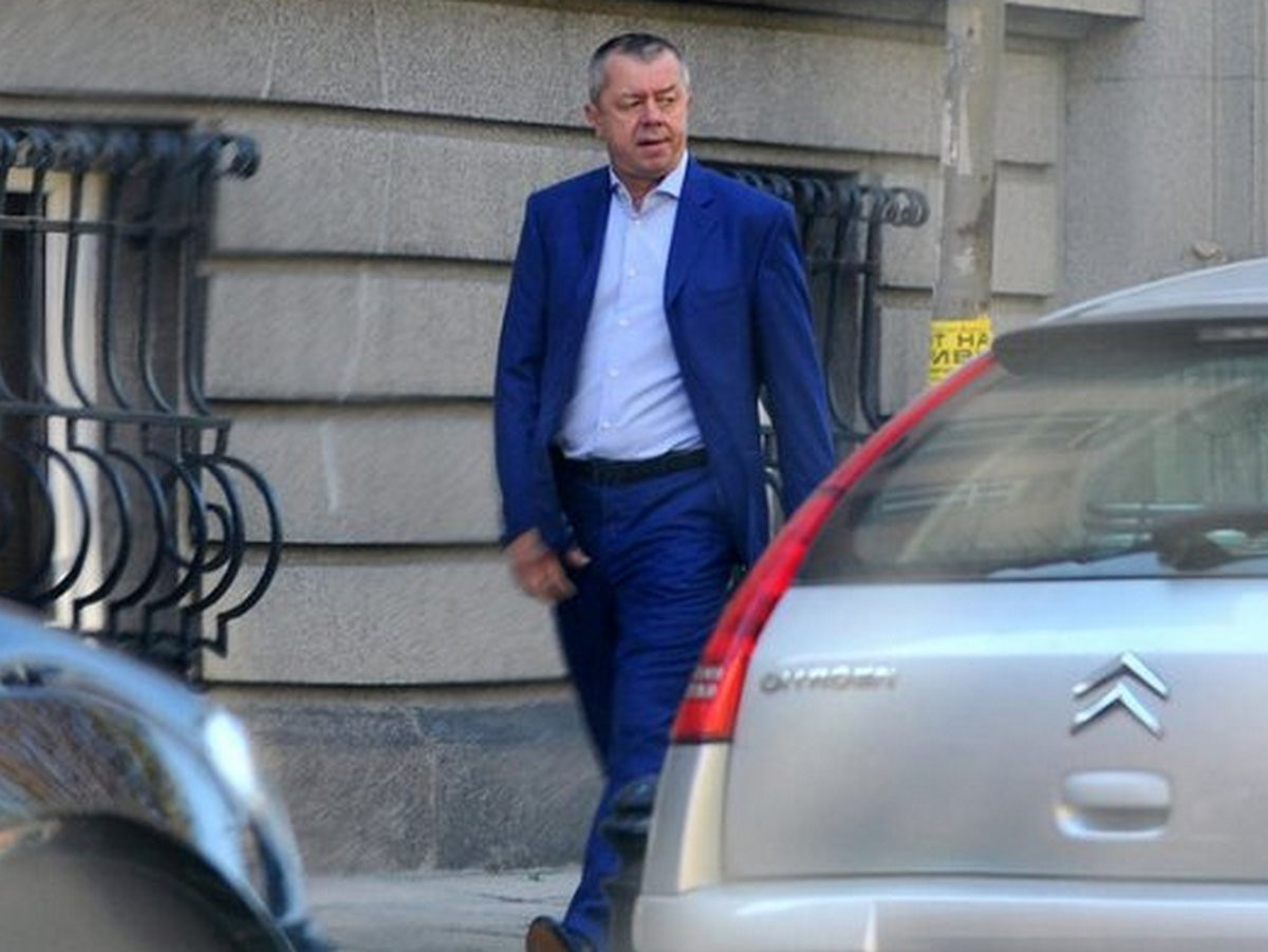 Румен Вълка се готвел да офейка – обявил тайно за продан лукс имотите си