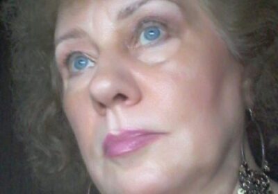Удивителната история на Нели Цонева от Стражица, изпяла песните на Рени в „Оркестър без име” -