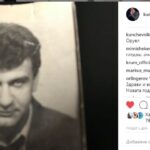 Ники Кънчев шашна всички със своя СНИМКА от преди 34 години!
Ники Кънчев шашна всичките си фенове, приятели и последователи, като извади много странна снимка от архива. Водещият на „Бог Брадър“ сподели кадър от преди 34 години, на който едва ли ще го познаете.
Преди дни ви показахме една прелюбопитна снимка на Маги Халваджиян, която буквално изби рибата в мрежата. Всички бурно коментираха кадъра и действията на продуцента. Разкрихме ви и каква интимна тайна за Нора Шопова разбули новинарят Богомил Грозев.
Сега ще ви покажем една ретро снимка на Ники Кънчев, която буквално ще ви шашне. На нея любимото лице от екрана на Нова телевизия е повече от неузнаваем. Кадърът е от далечната 1984 година.
Фотосът водещият показа навръх Коледа, а текстът отгоре гласеше: „1984 май беше, почти по Оруел“. А ето и снимката.
Ники Кънчев шашна всички със своя СНИМКА от преди 34 години! (2)
jenata.blitz.