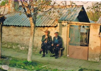 На бащите, които вече ги няма. И на тези, които все още са тук. На теб, тате! -