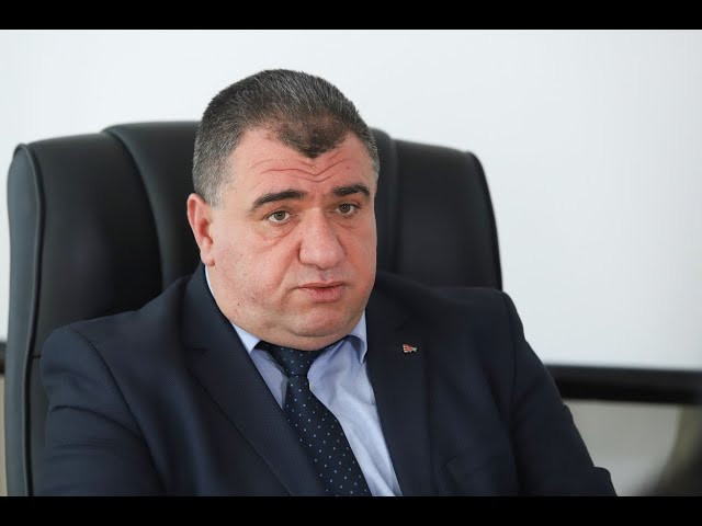 Скандал! Шефът на ИАЛВ Красимир Коев рекетирал винпромите да му дават безплатно вино и ракия. Баща му ги продавал на черно