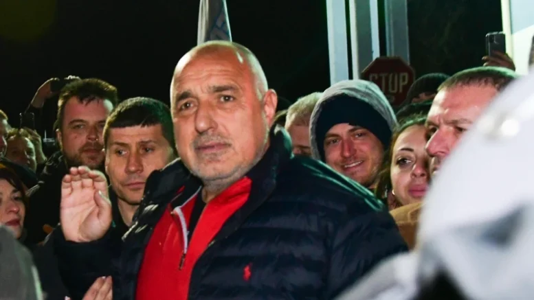 Ген. Тонев: След ареста на Борисов в кабинета на Петков дамите пиеха шампанско, а мъжете Chivas Regal |