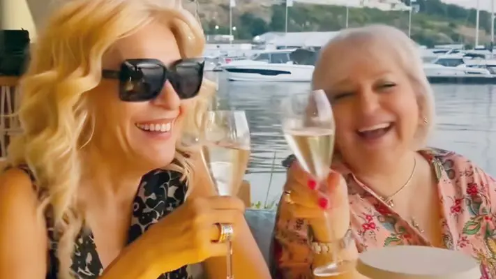 ИСТИНАТА: Ето защо се смразиха двете баби Гала и Джуджи! (бяха първи дружки, а сега - лед) |