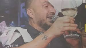 Константин дрогиран на участие?