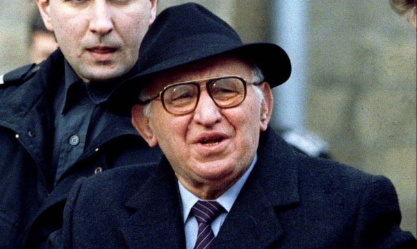 Тодор Живков създава „Мултигруп“ и я подарява на Илия Павлов