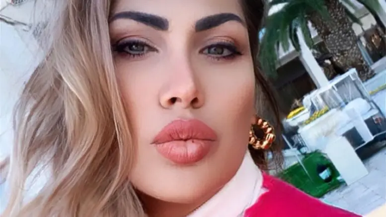 Ивонне Тихина сложи край на всички спекулации за пола ѝ - ето ви личната карта! |