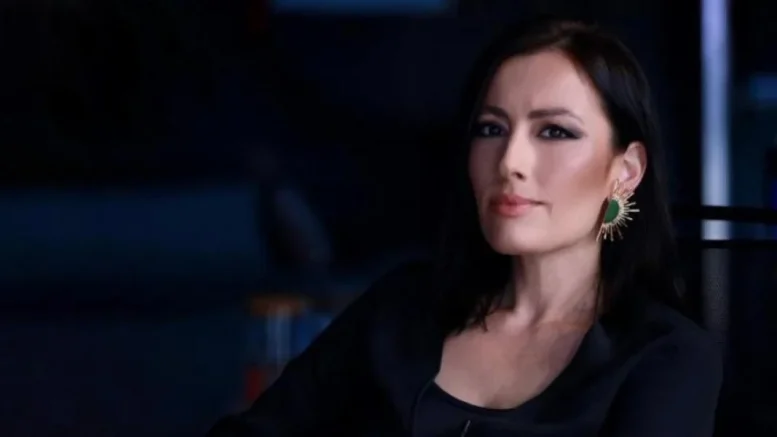 Красива новинарка в bTV отново е сама: Крие бащата на детето си |