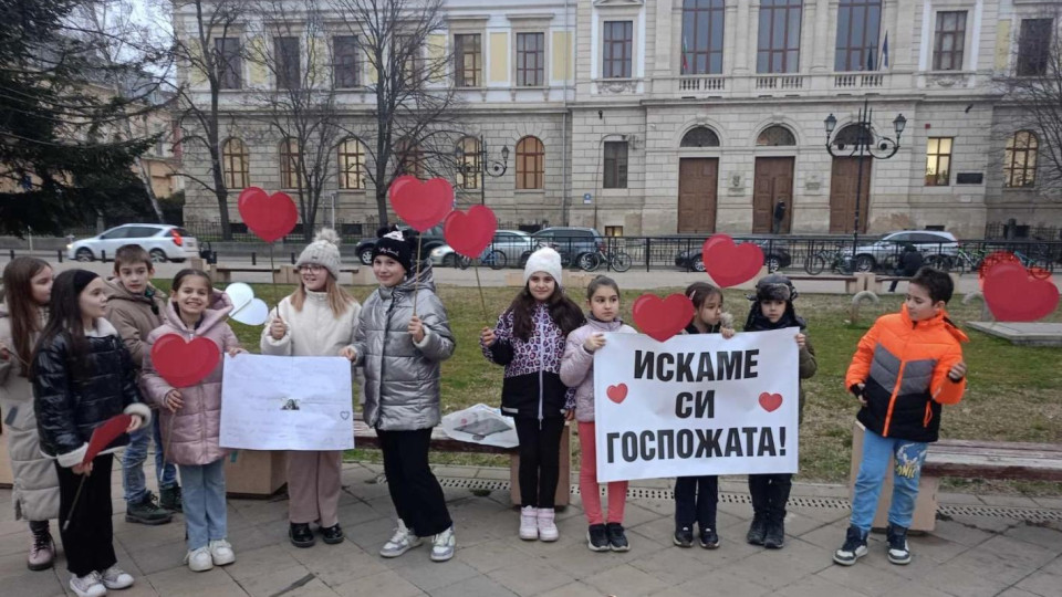 Напрежението нараства: Русе се вдига на протест в защита на учителка