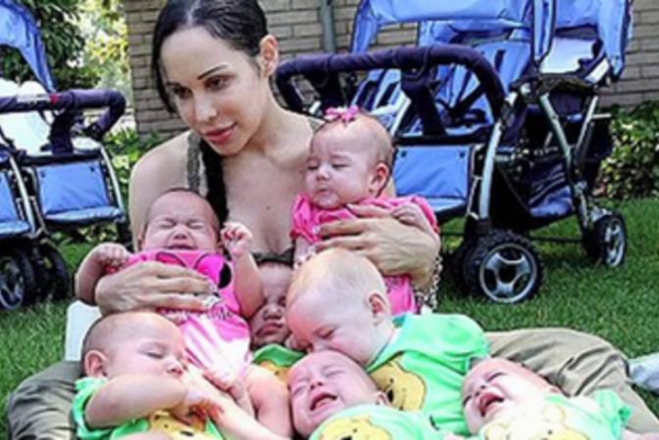 Тя е била бременна 7 пъти, майка е на 14 деца, но само ако знаехте как ги издържа…