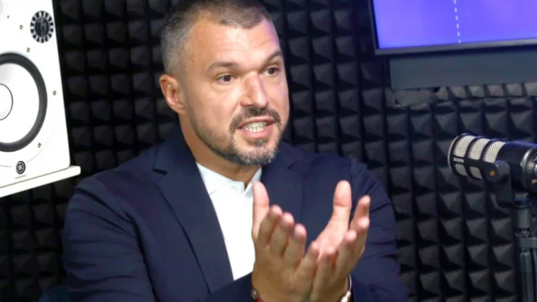 Божинката бесен на политиците! Готов е за протести |
