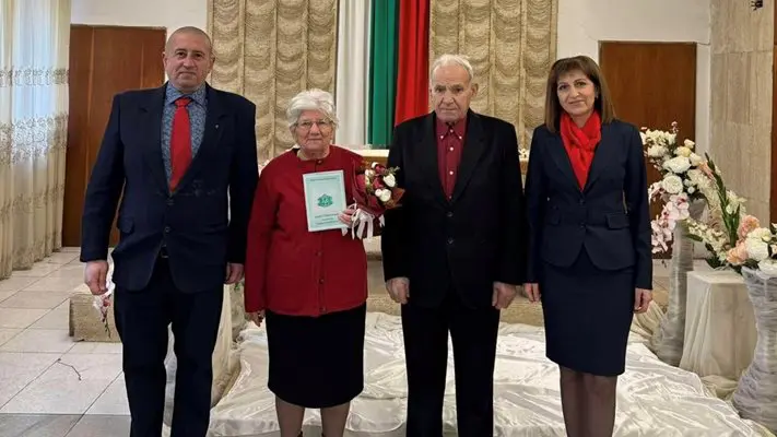 На 85 г. дядо Тодор си взе булка, 82-годишната баба Ирина за втори път минава под венчило |