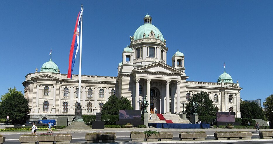 Две депутатки се борят за живота си след сбиване в сръбския парламент, едната е бременна