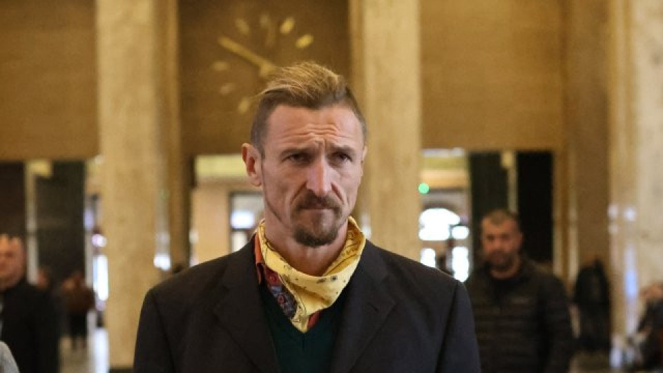 Без пукнат лев: Димо Алексиев се моли за работа, Ралица му обърна гръб