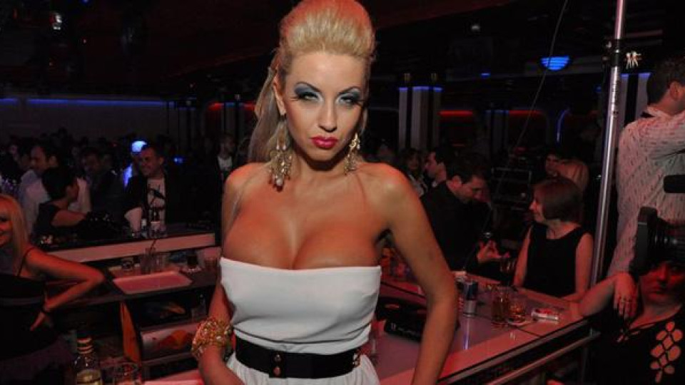 ШОК! Чалгаджийка махна силикона и стана учителка по химия