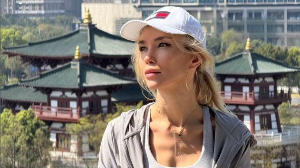 Бившата на Башар Рахал не спира да обикаля света