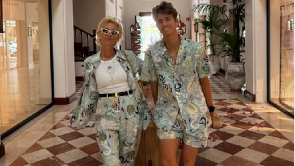Нана пилее милиони в Марбея