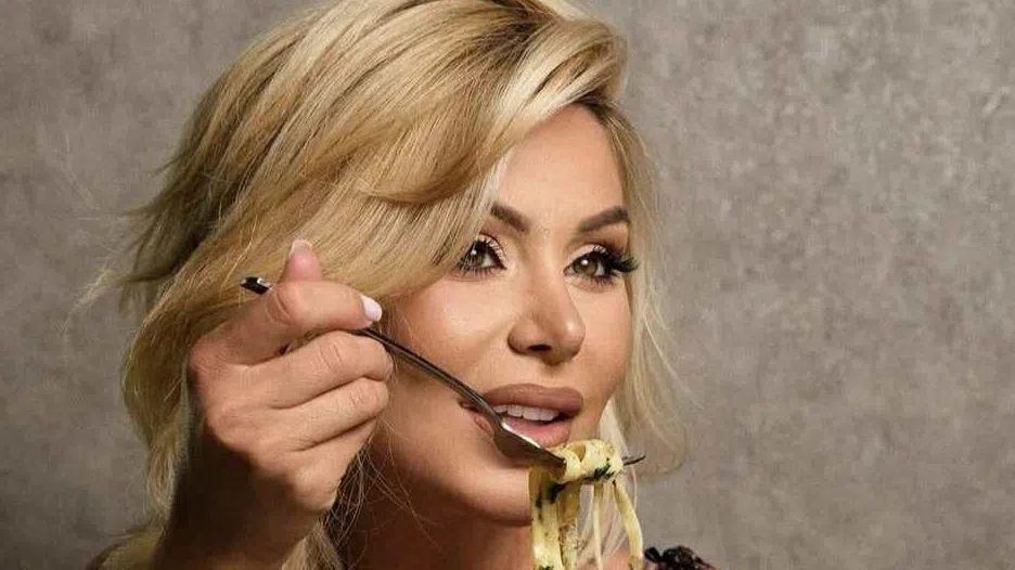 Светлана Василева по-плоска от Ел Макферсън