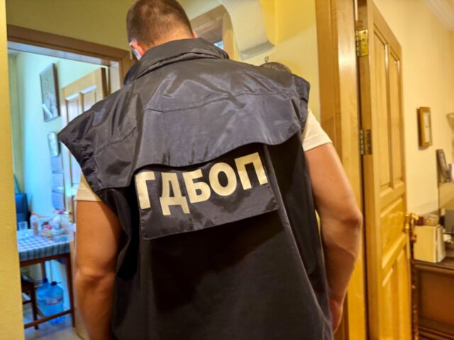 Обискираха дома на депутат при акция за търговия с гражданство