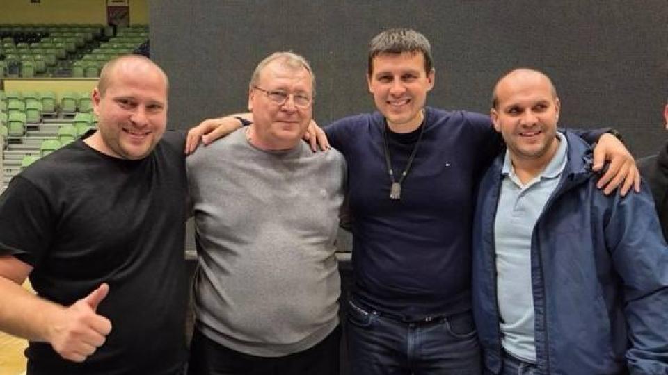 ПОЗОР! Сектата “Величие” на Ивелин Михайлов си прави евтин пиар с водната криза в Плевен