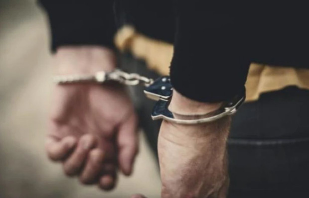 Задържане под стража за мъжа, опитал се да открадне над 100 000 лв. от служителка на болница