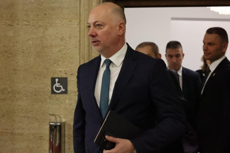 Премиерът Росен Желязков женен за актриса, запален рокаджия е (Снимка)