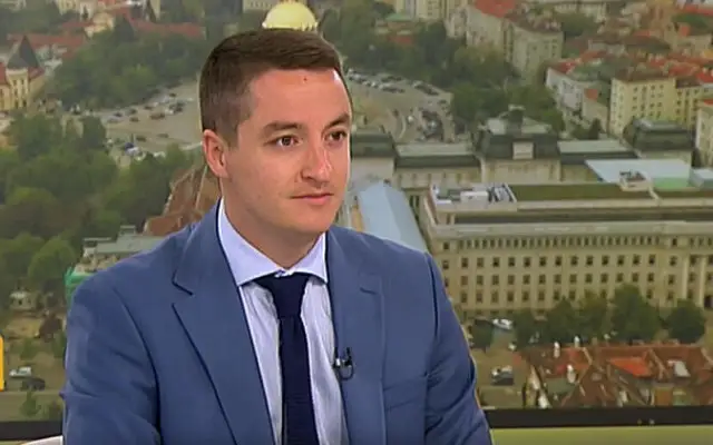 Явор Божанков пак сменя партията?