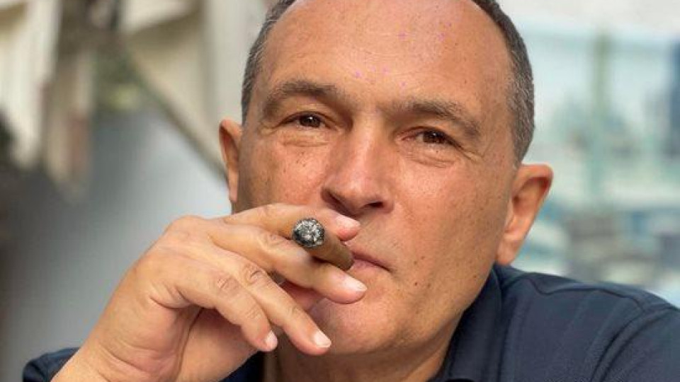 Подсъдимият Васил Божков избяга с жена си в Гърция