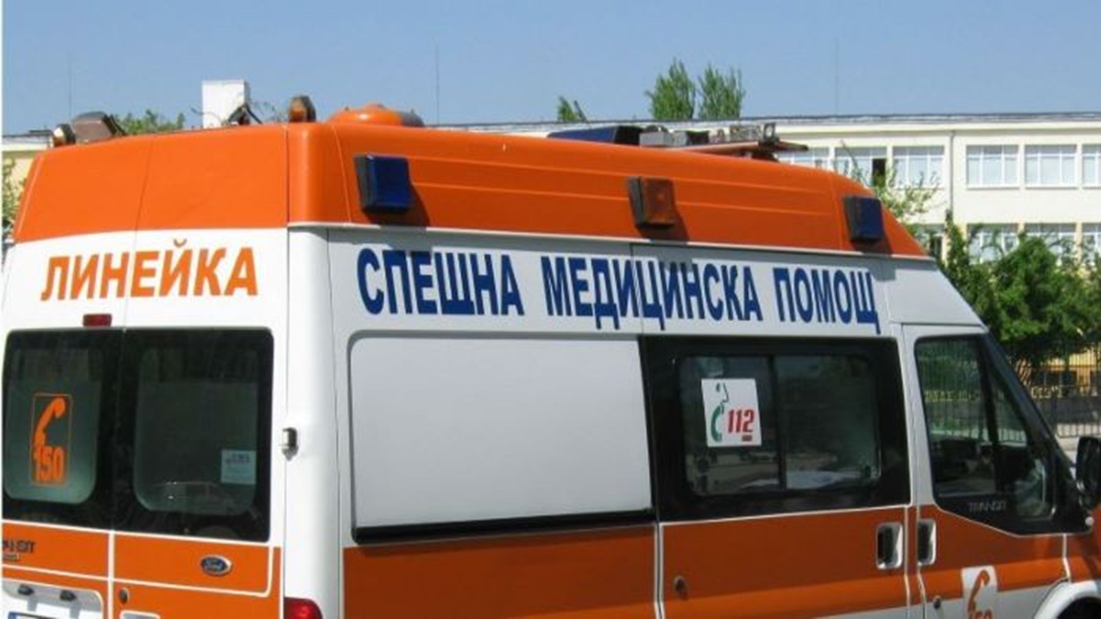 Жена нападна учителка с тръба пред ученици