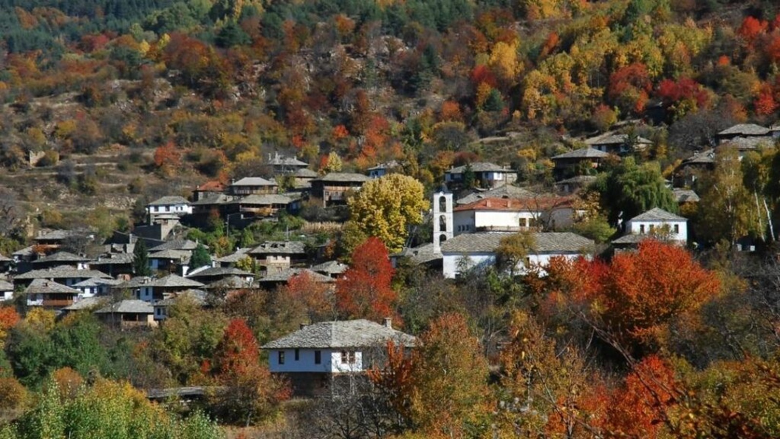 Не продавайте къщите си на село! След две години животът в България ще е лукс за западноевропейците