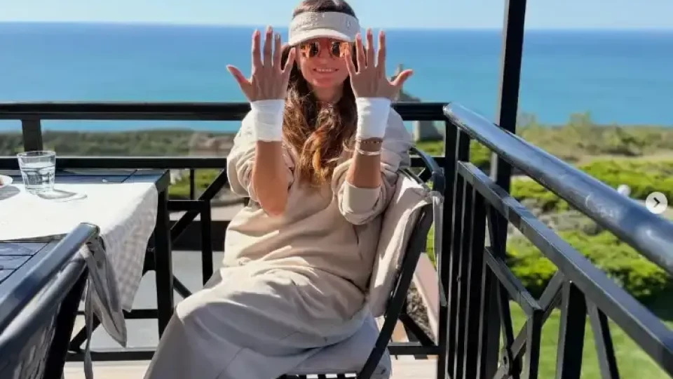 Нина Николина с бинтовани ръце