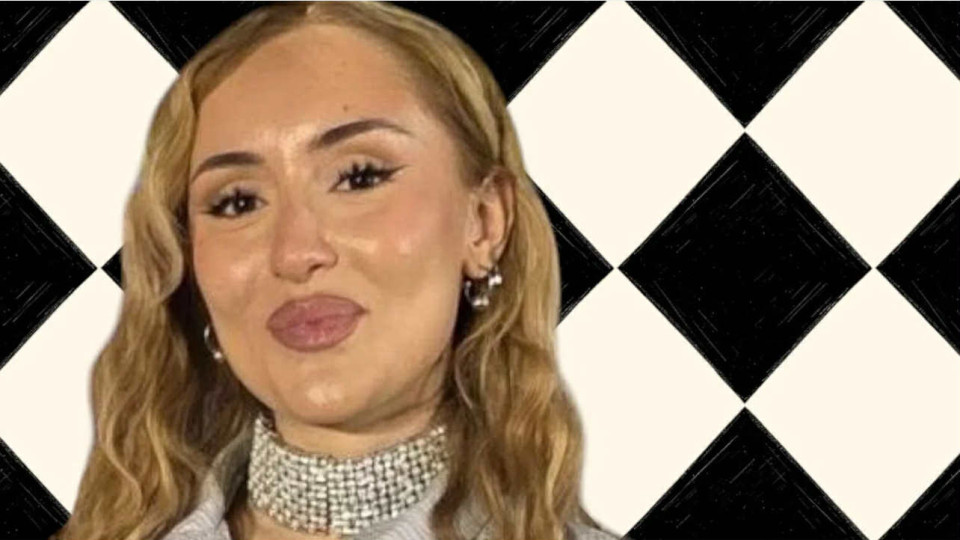 Тая лигла за коя се взе?! Дара Екимова като агресивна простакеса на концерта на Галена! (СНИМКИ с гаджето й, той поне е възпитан)