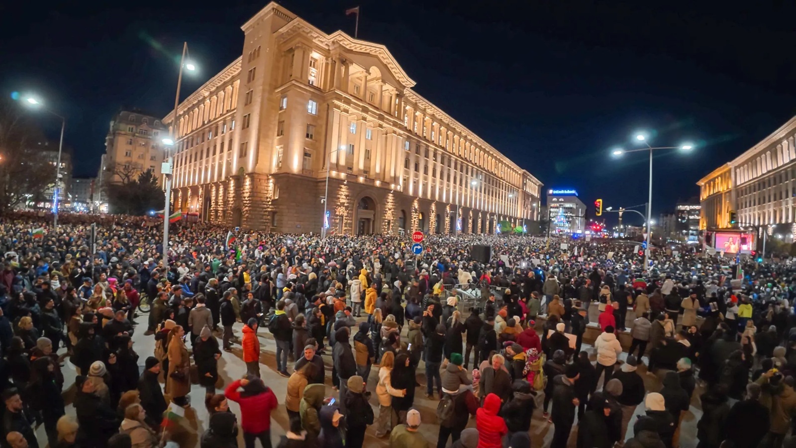 Оставка! „Днес сме тук, за да не сме утре в чужбина“