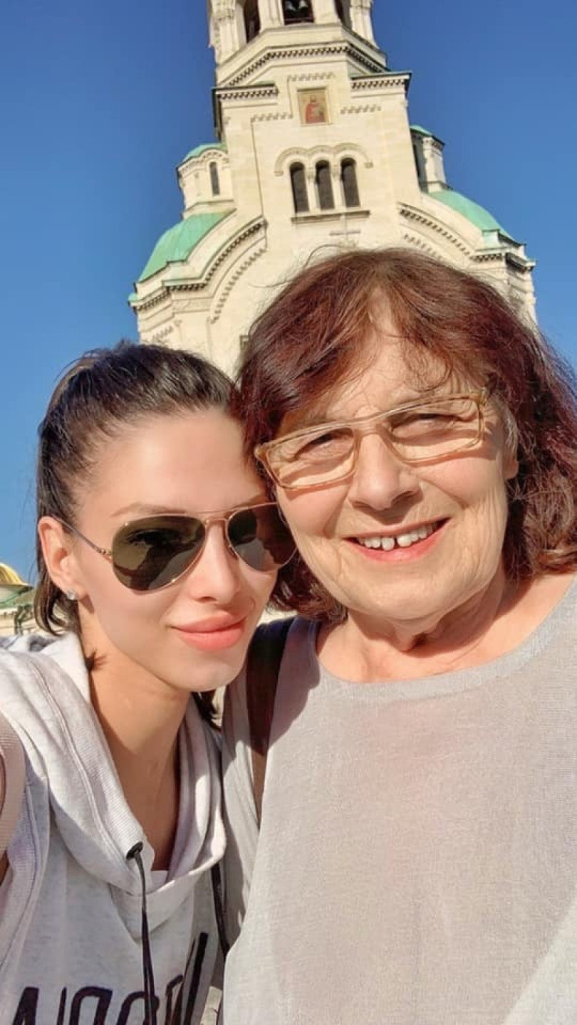 Цвети Стоянова, която скочи от 6-ия етаж, в депресия след смъртта на баба си
