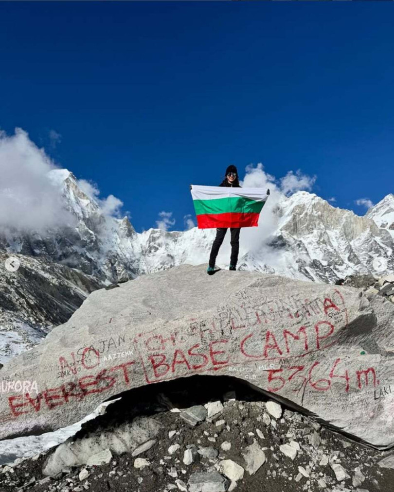 Дъщерята на Васил Терзиев покори базовия лагер на Еверест (Снимки) -