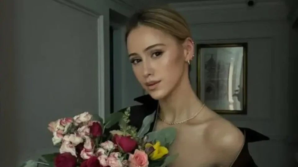 Мария Бакалова се прибра в България