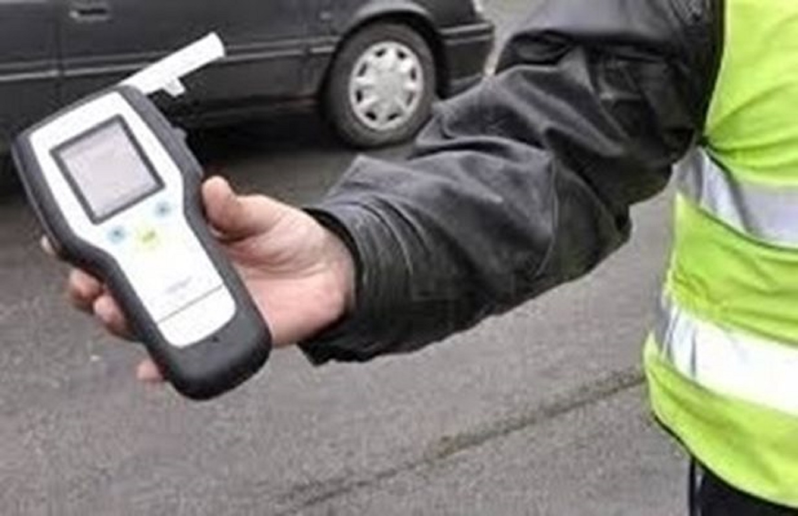Младеж с алкохол в кръвта се самокатастрофира, двама пострадаха