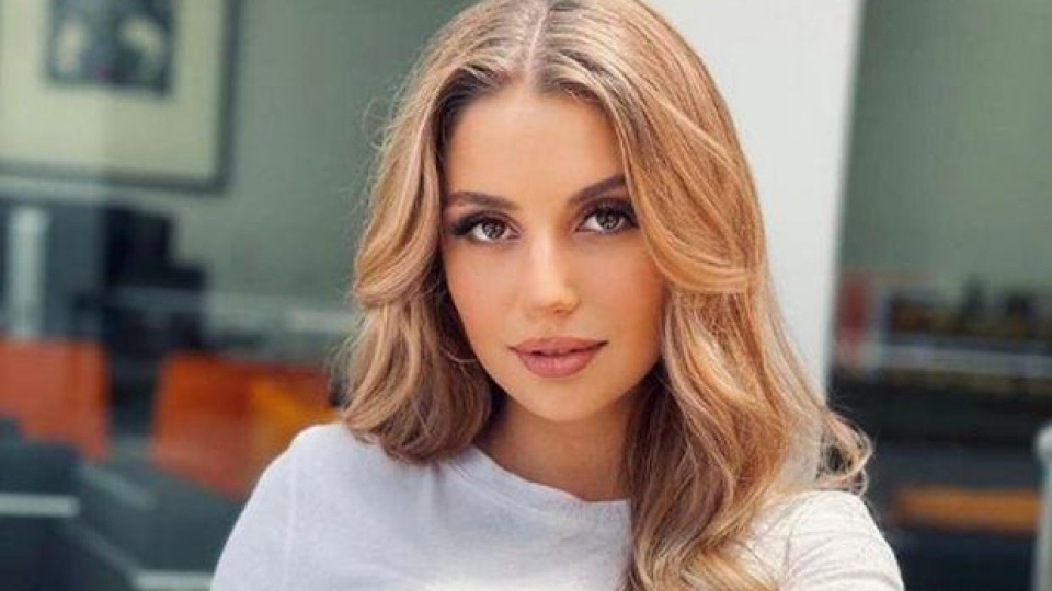 Михаела Маринова вече избрала рокля