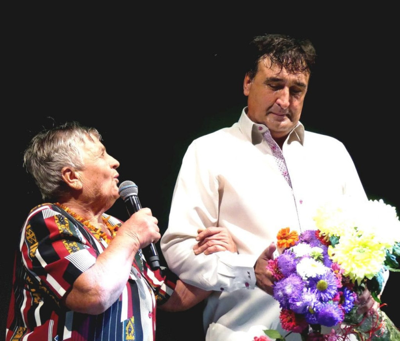 Класната на Веселин Маринов не спира да чете и на 87 години -