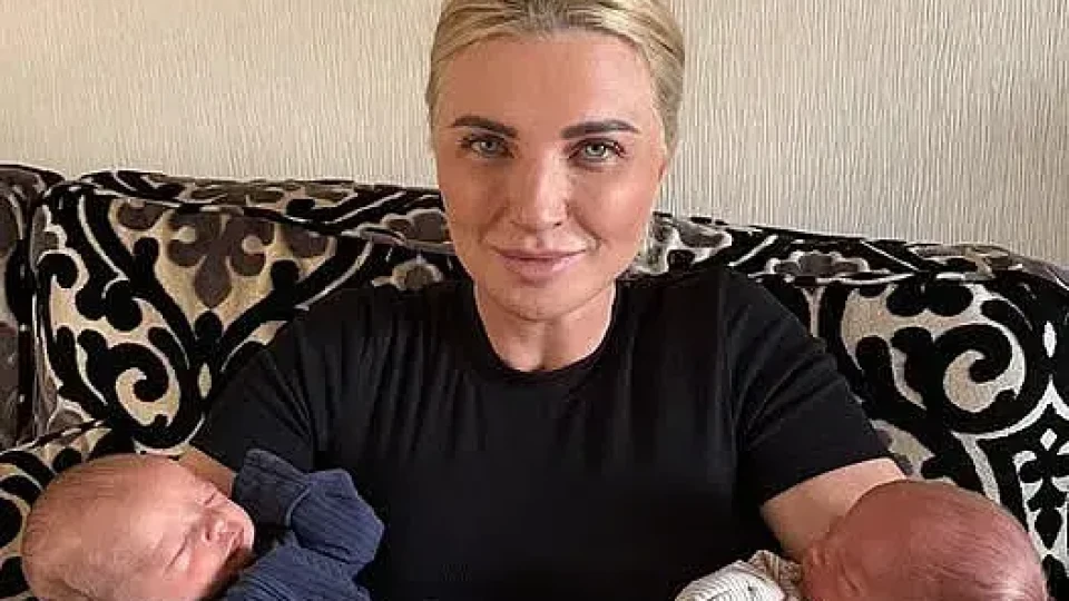 Силвена Роу стана баба на близнаци