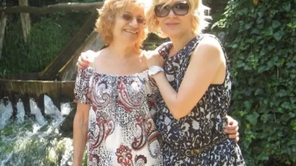 Майката на Гала с усмивка за 10 000 евро