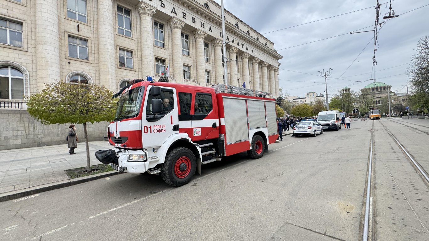 Нова вълна от бомбени заплахи в София, Варна и Бургас: МВР проверява десетки институции